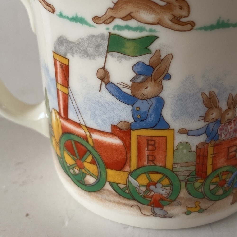 Bunnykins royal doulton 2 handled mug baby cup bunny to the town station - Picture 9 of 11